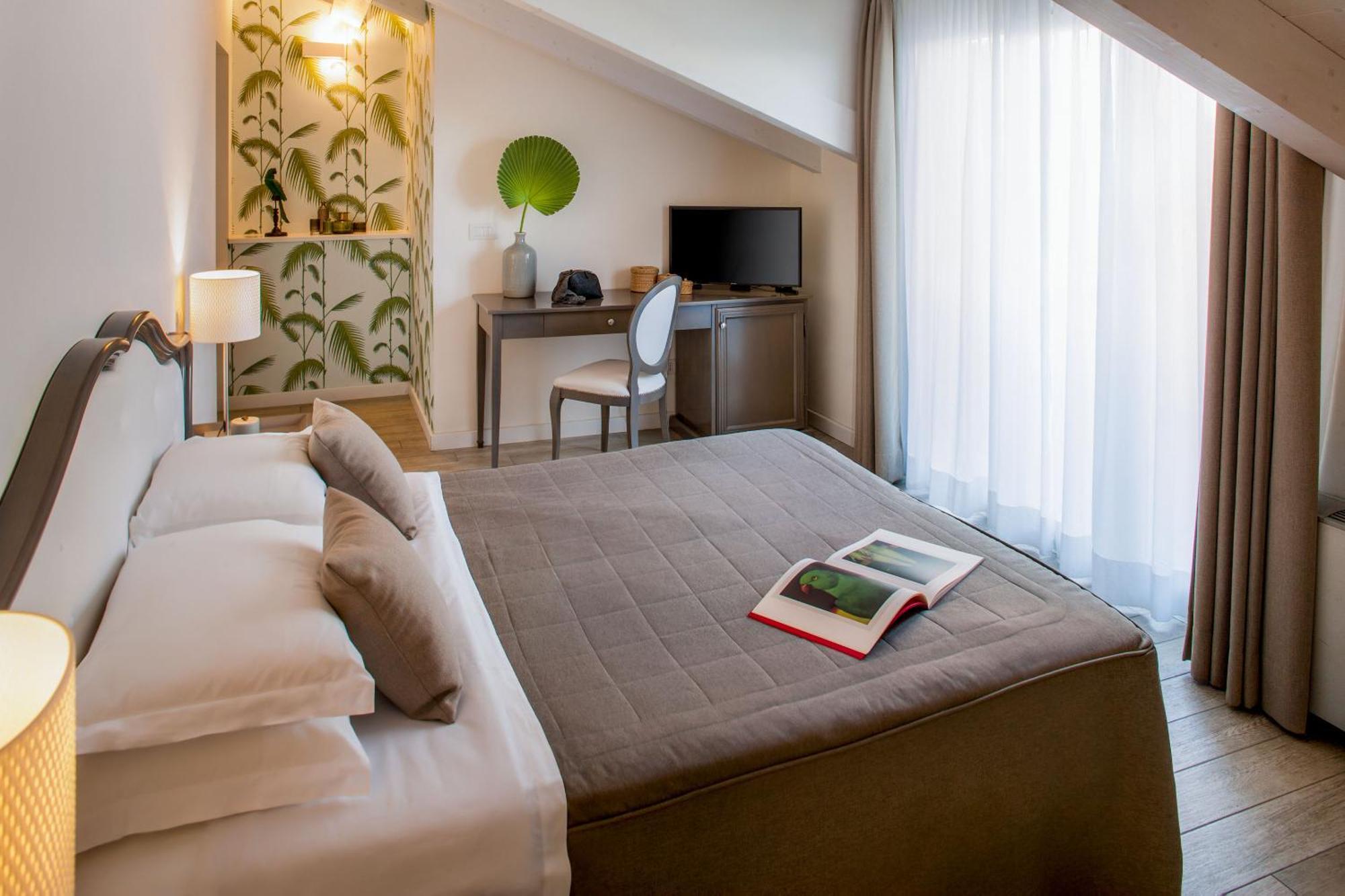 Hotel Lido อาลัสซิโอ ภายนอก รูปภาพ